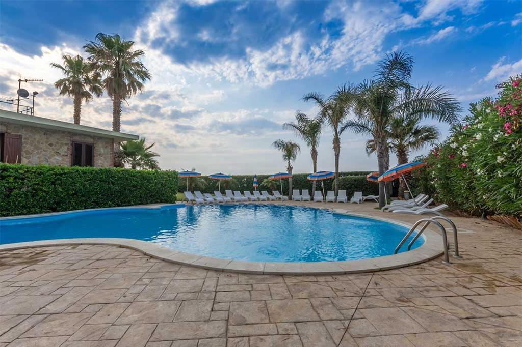 Il Geranio - Resort & Suites Acquedolci Bagian luar foto